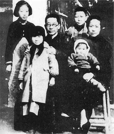 老舍1966投湖自盡，對妻子不忠，遇到真愛情人，一生愧對妻子