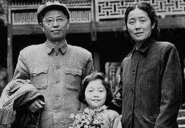 老舍1966投湖自盡，對妻子不忠，遇到真愛情人，一生愧對妻子