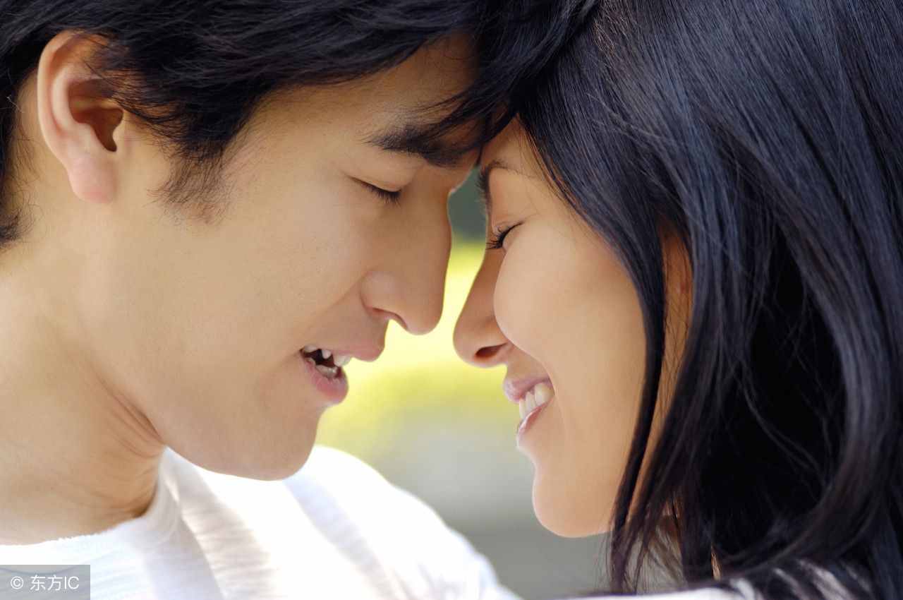 男人用“強(qiáng)吻”的招數(shù)，可以讓自己的女朋友不再生氣？
