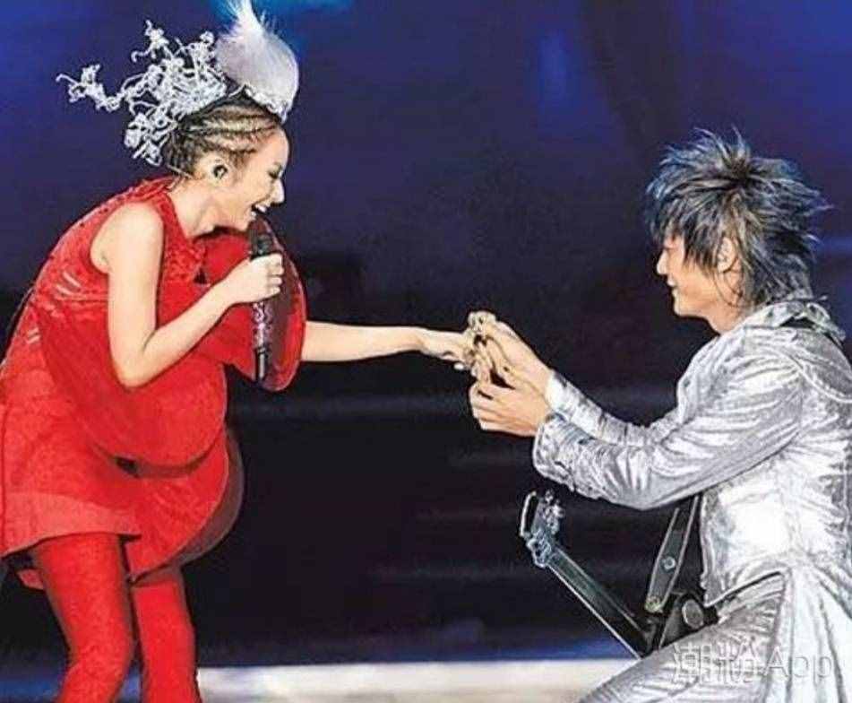 支離破碎的飛兒樂隊：沒有主唱“飛兒”，兩個大男人何以為繼？