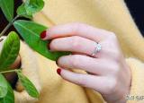 今日更新訂婚戒指戴哪個(gè)手指（男女訂婚戒指戴哪個(gè)手指）