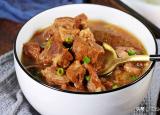 燉牛肉怎么做好吃又爛（燉牛肉軟爛可口還特香）