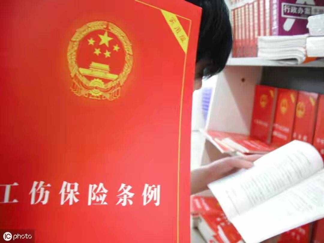 工傷爭(zhēng)議案件中的護(hù)理費(fèi)、伙食補(bǔ)助費(fèi)標(biāo)準(zhǔn)如何確定？