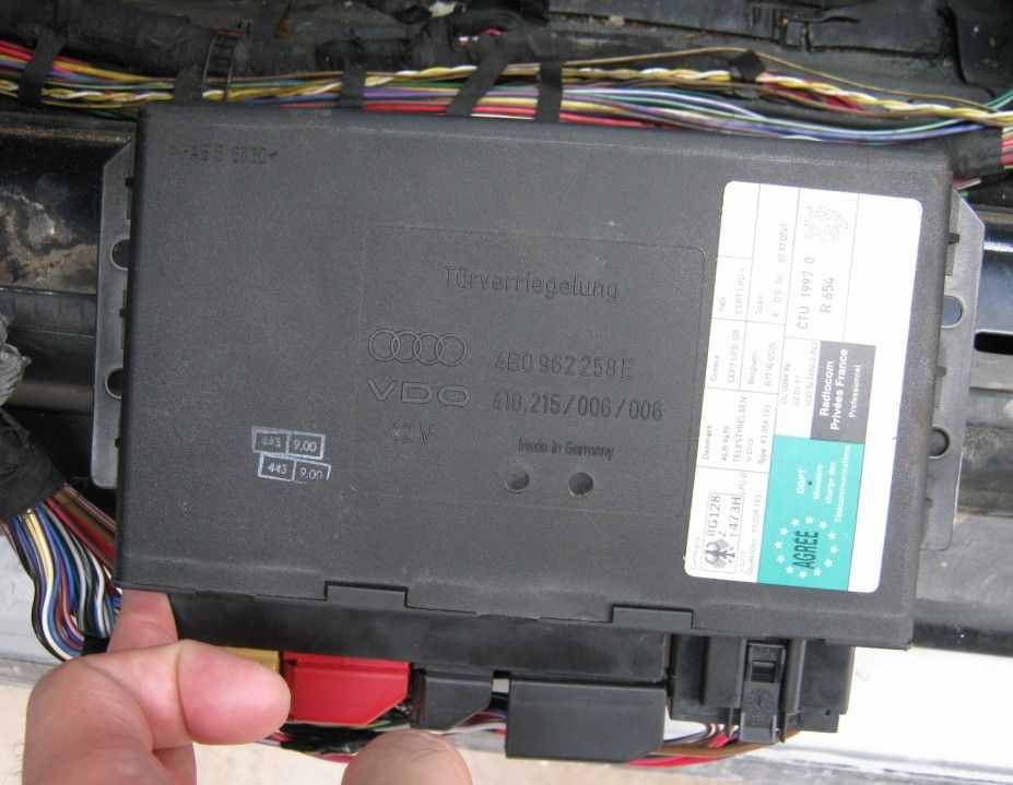 汽車電腦板故障，維修店報價2000元，老司機提醒后只花18元