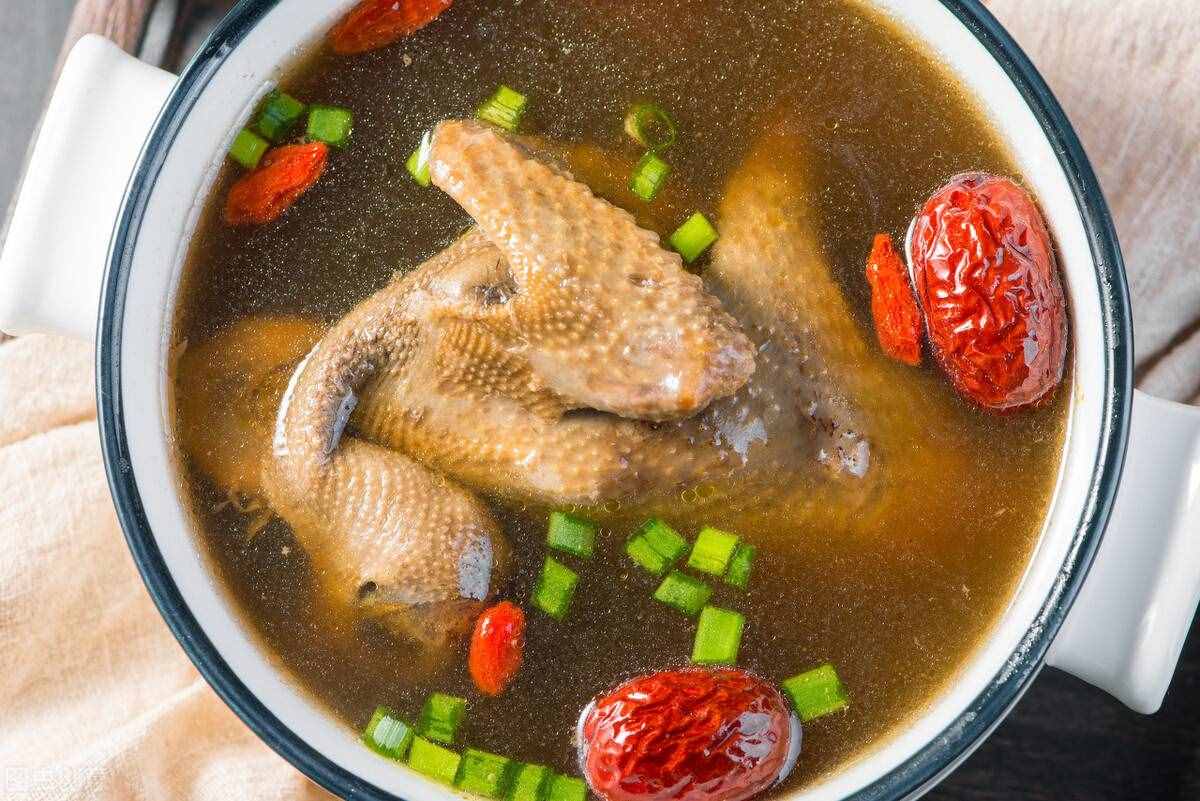 鴿子肉怎么做最有營養(yǎng)？教你詳細做法步驟，湯鮮肉嫩，美味又滋補
