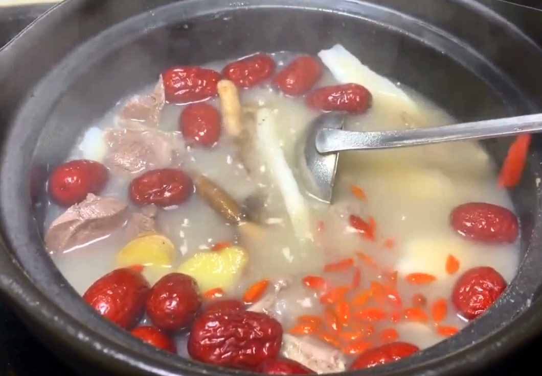 鴿子肉怎么做最有營養(yǎng)？教你詳細做法步驟，湯鮮肉嫩，美味又滋補