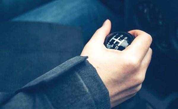 手動擋汽車如何正確換擋 老司機教你正確換擋技巧