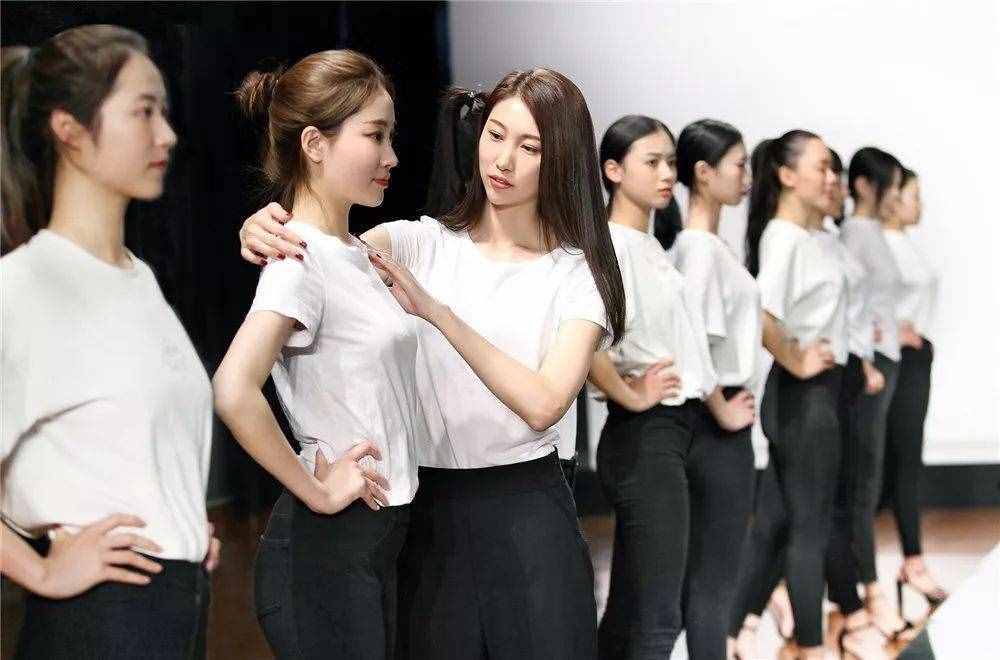 如何做一名成功的模特？這些基本技能你怎么能錯過