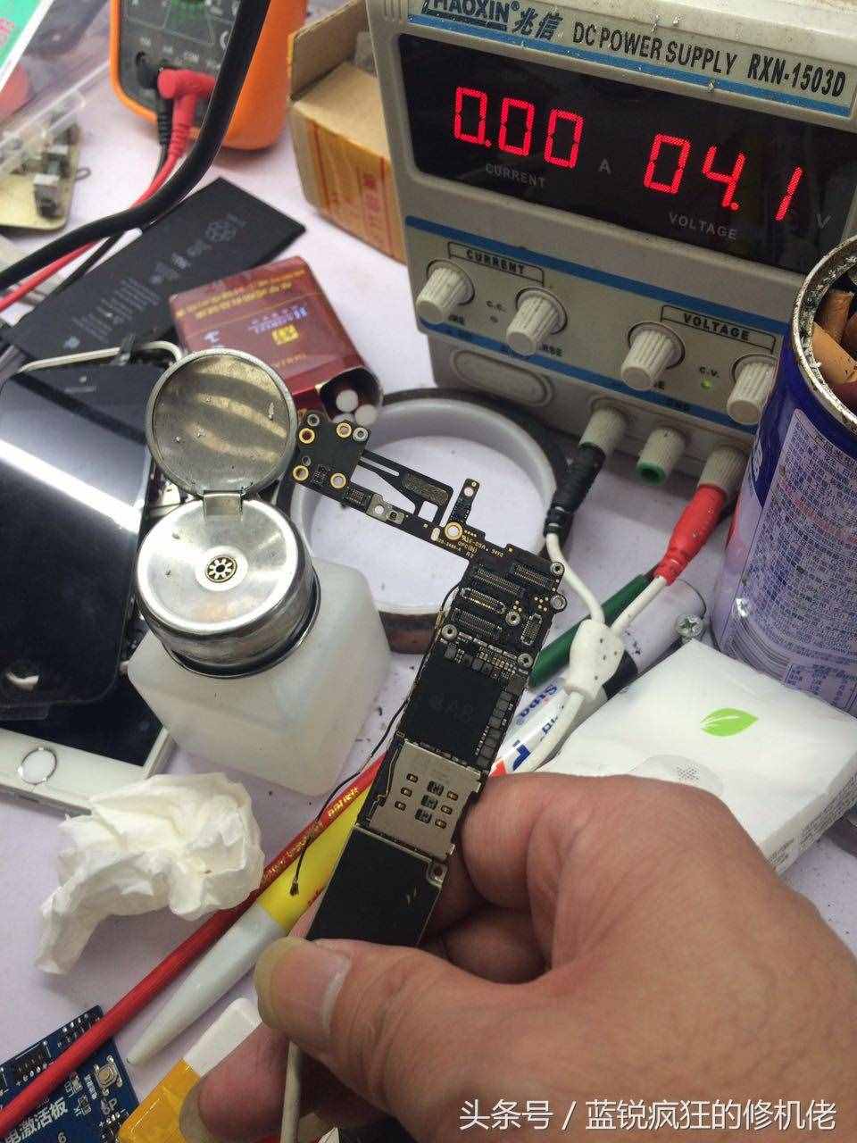 手機(jī)進(jìn)水不開(kāi)機(jī)怎么搶救
