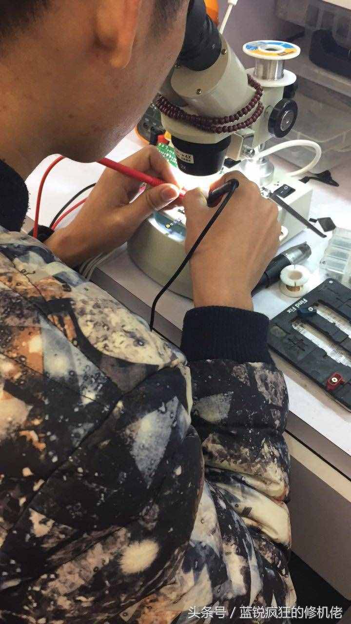 手機(jī)進(jìn)水不開(kāi)機(jī)怎么搶救