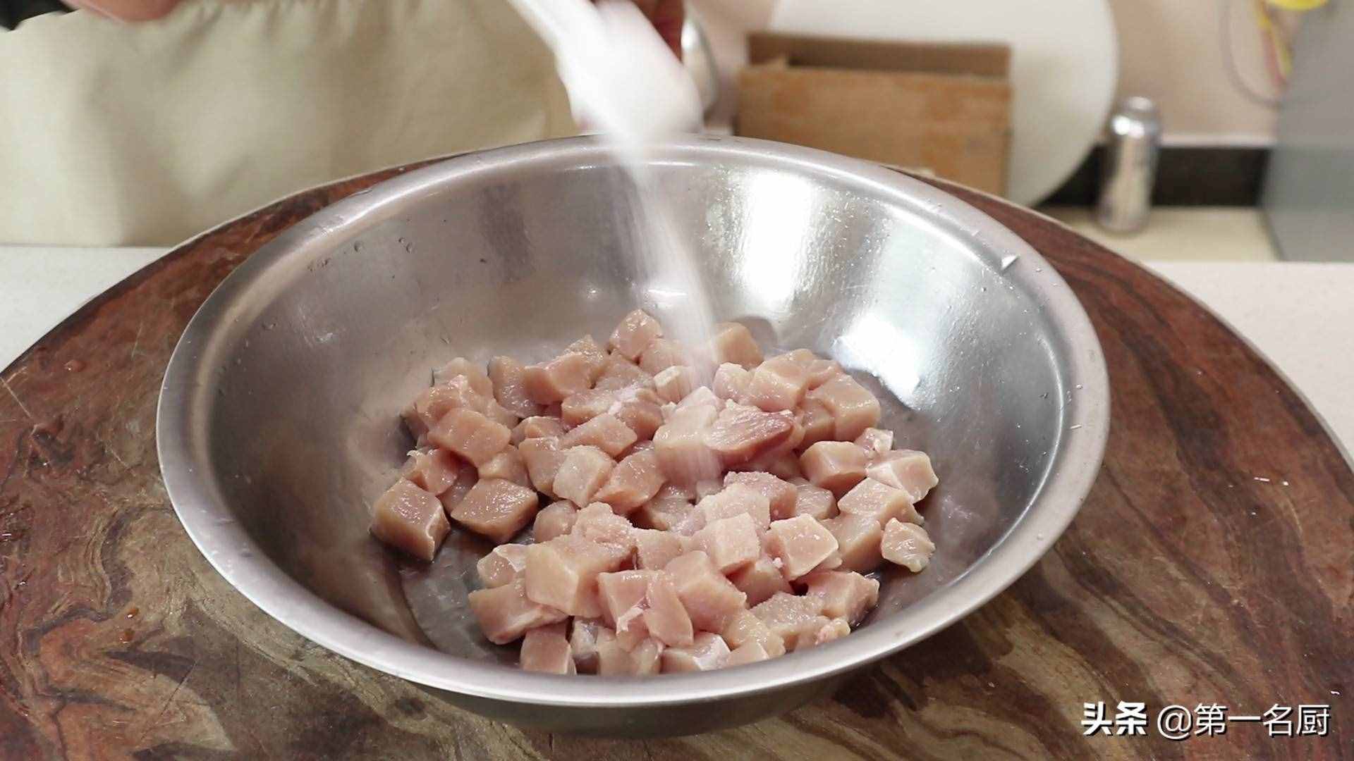 熘肉段的家常做法，詳細講解掛糊和調(diào)汁技巧，簡單實用，先收藏了