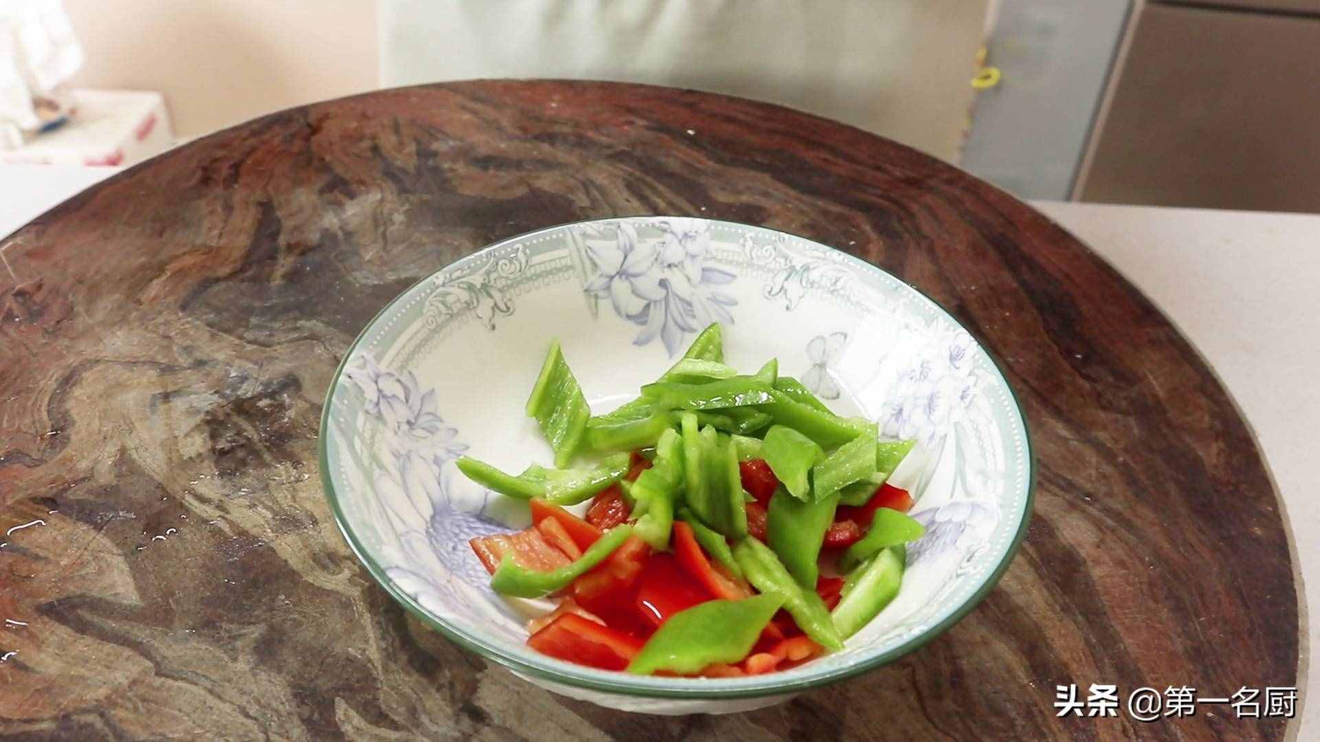 熘肉段的家常做法，詳細講解掛糊和調(diào)汁技巧，簡單實用，先收藏了
