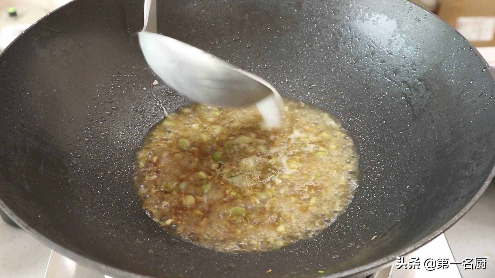 熘肉段的家常做法，詳細講解掛糊和調(diào)汁技巧，簡單實用，先收藏了