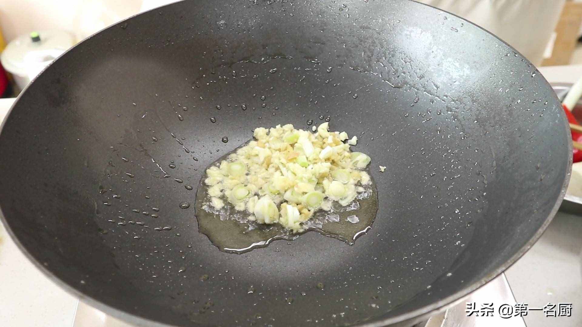 熘肉段的家常做法，詳細講解掛糊和調(diào)汁技巧，簡單實用，先收藏了