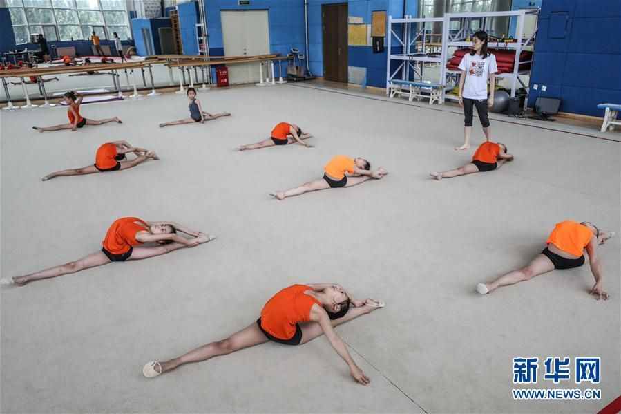 遼寧省藝術(shù)體操隊(duì)進(jìn)行公開訓(xùn)練