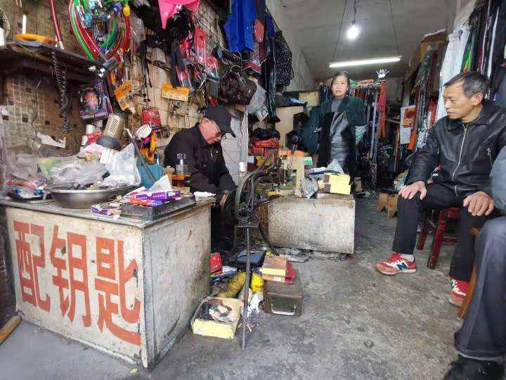 小時(shí)小店｜配鑰匙最低2元，修鞋子只要幾塊錢，我推薦杭州三墩這家46年的無名小店