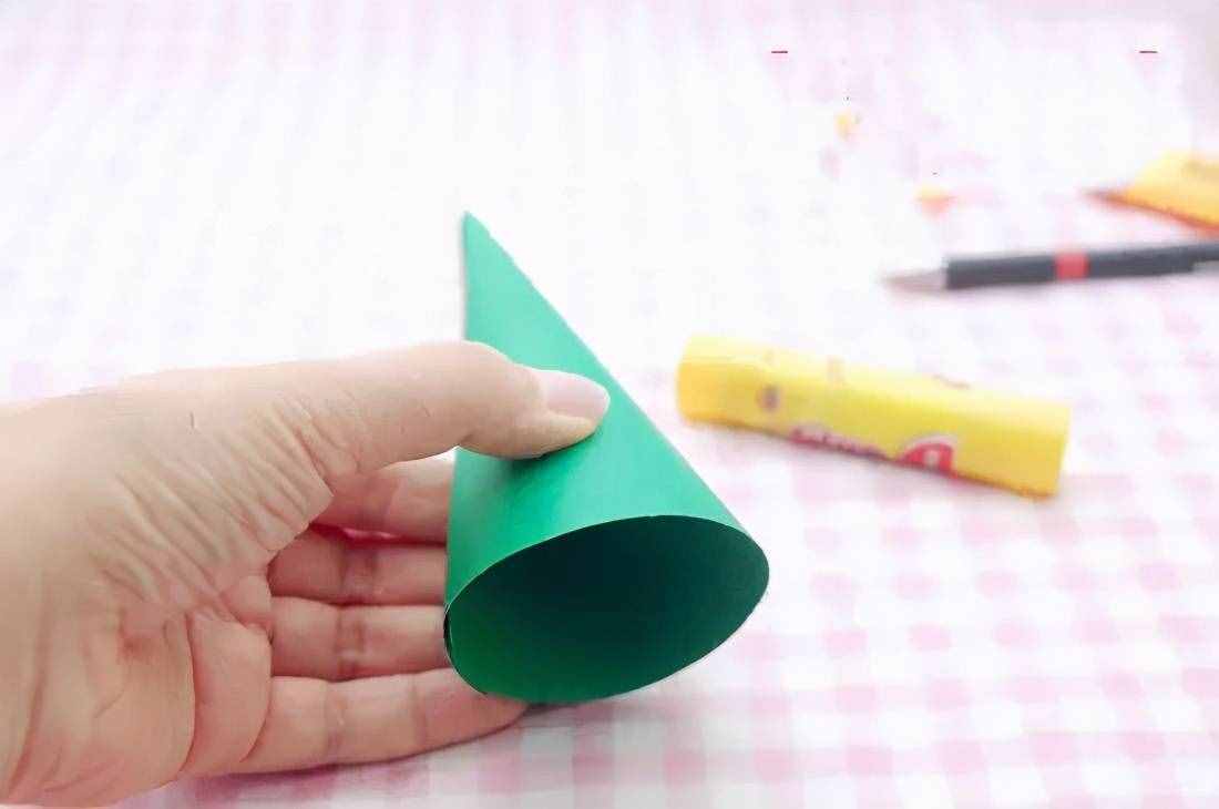 7款圣誕樹(shù)手工制作，比買的還好看，用的材料也是非常簡(jiǎn)單！收藏