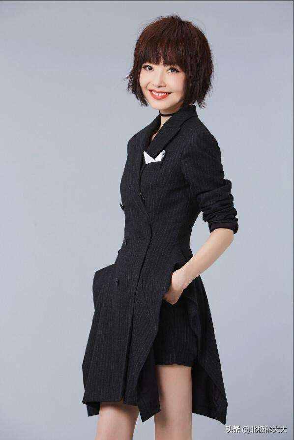 名主持魯豫二婚老公原來是他，倆人隱婚17年，如今照片正式公布