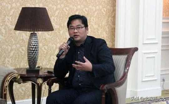 名主持魯豫二婚老公原來是他，倆人隱婚17年，如今照片正式公布