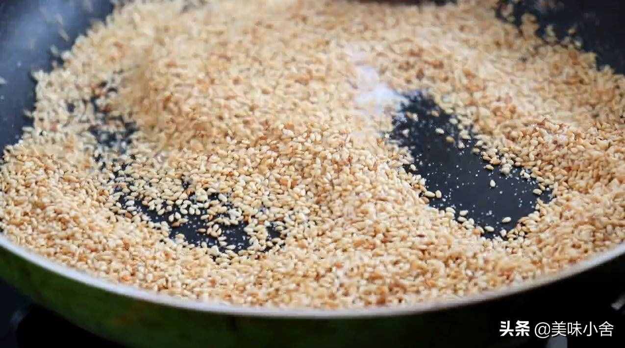 手把手教你在家蒸花卷，饅頭松軟好吃，做法詳細講解，一看就學(xué)會