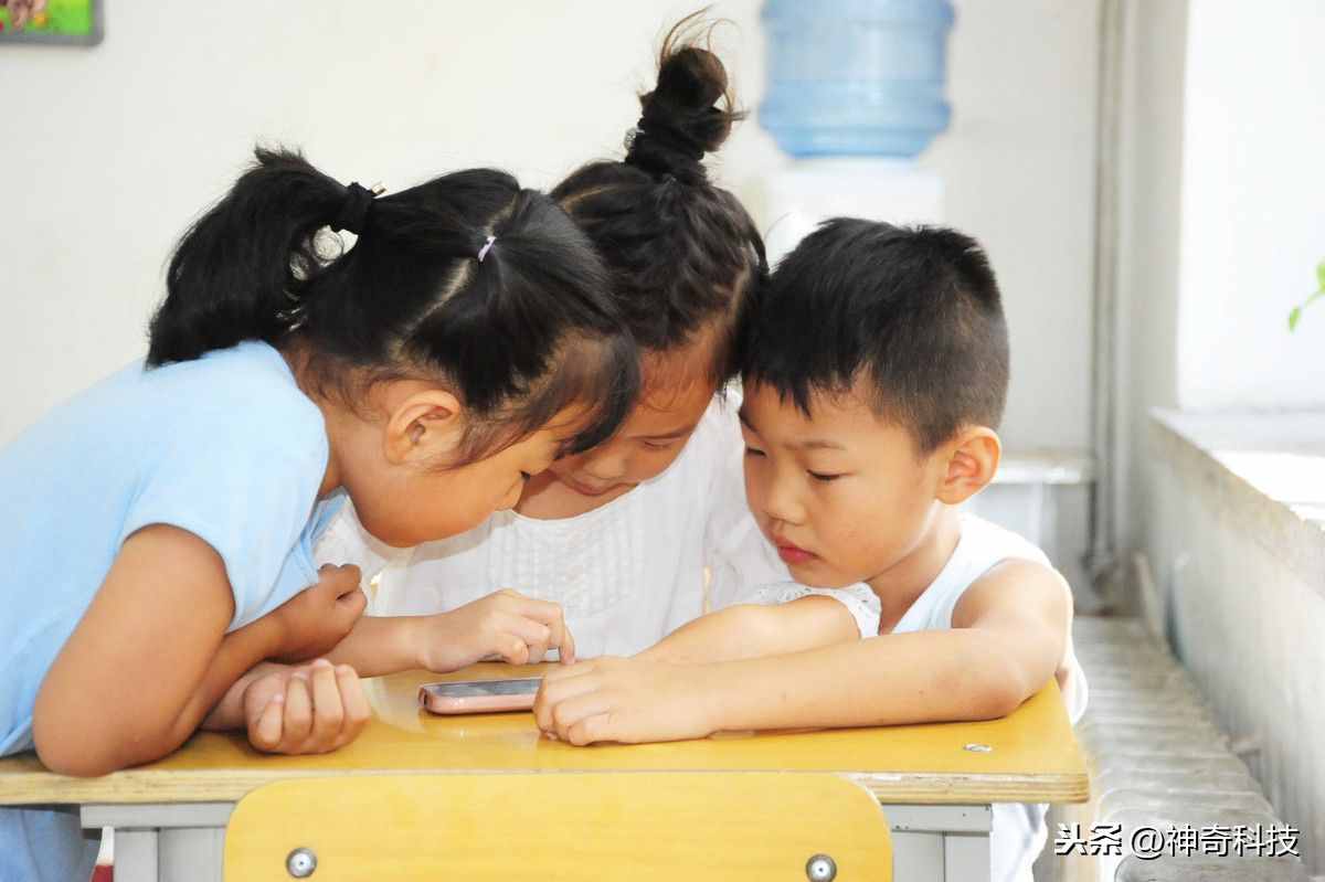 孩子沉迷手機(jī)怎么辦？一招教你限制手機(jī)使用時間