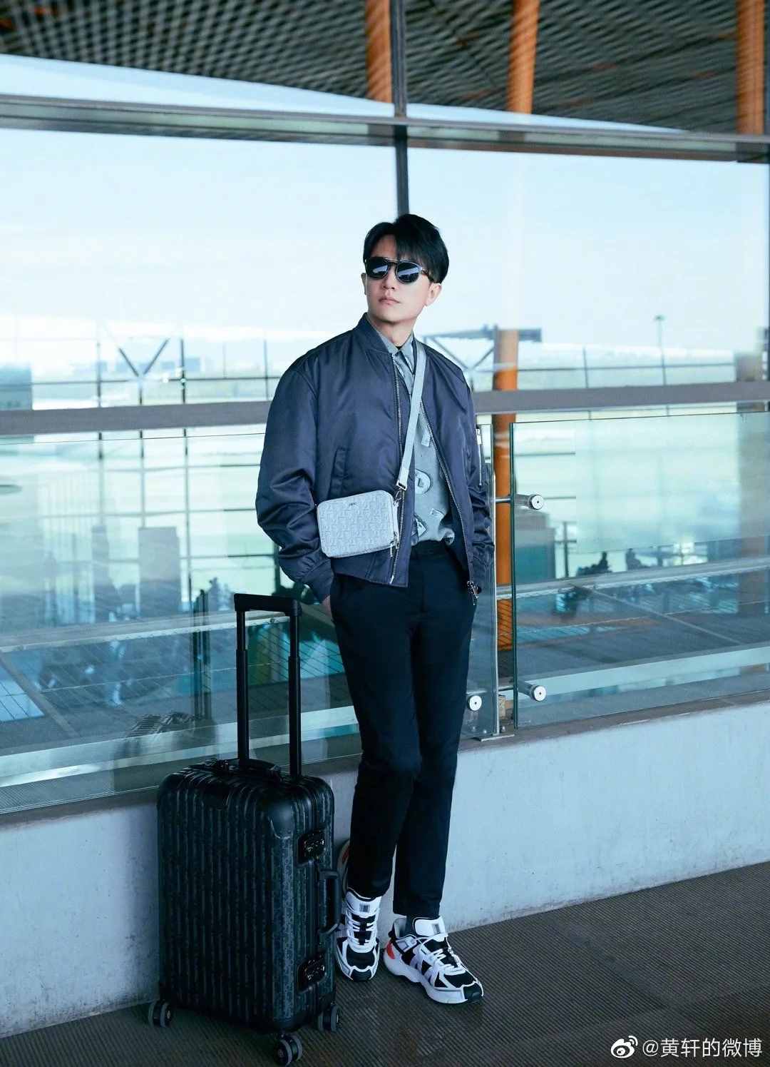 翻看了5位明星相冊，我總結(jié)了這10個男生拍照擺姿技巧