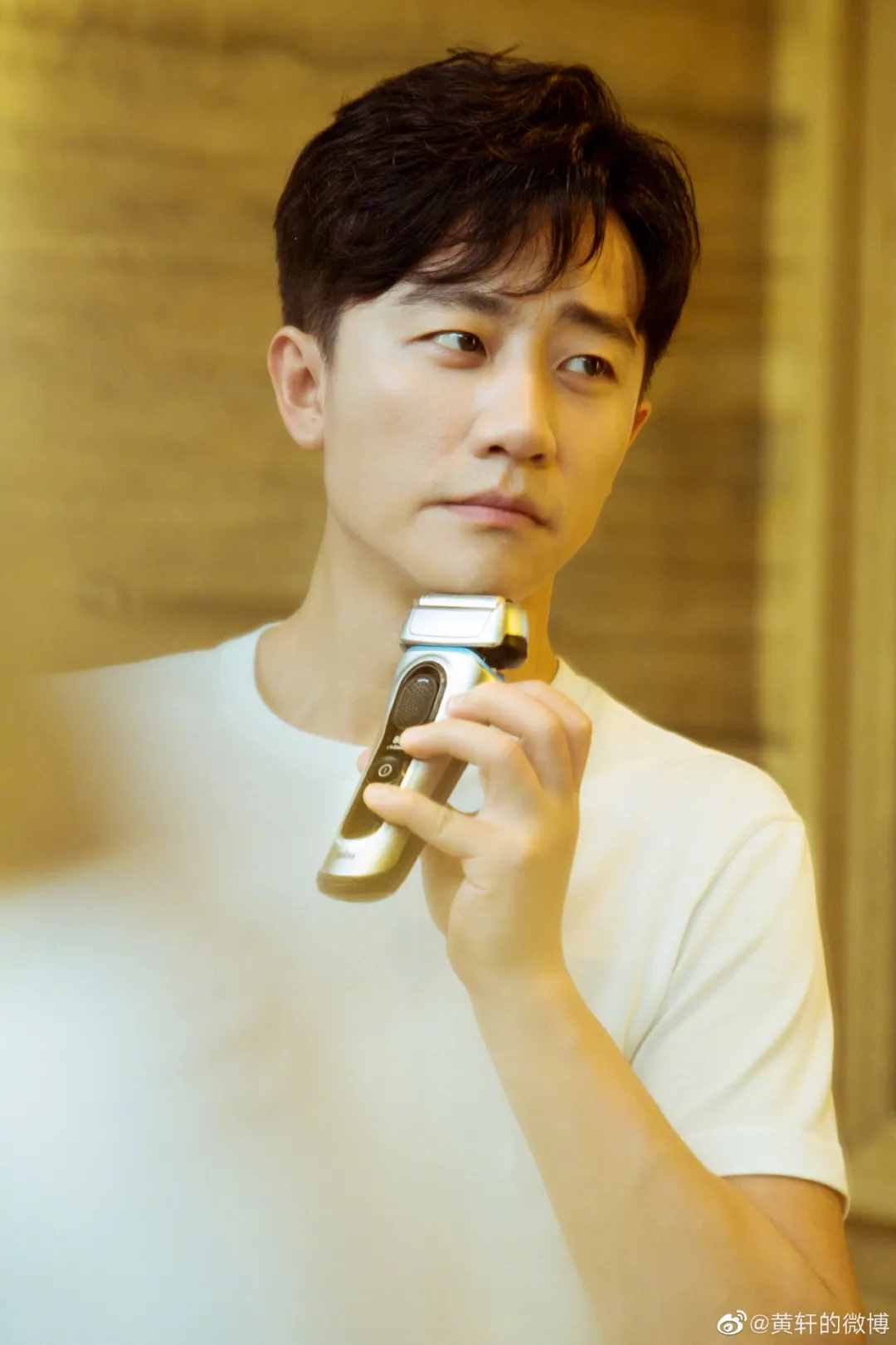 翻看了5位明星相冊，我總結(jié)了這10個男生拍照擺姿技巧