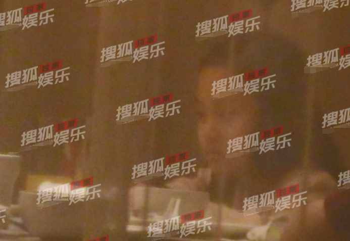 李小璐一家三代同框，8歲甜馨長腿吸睛超活潑，身高已到媽媽下巴