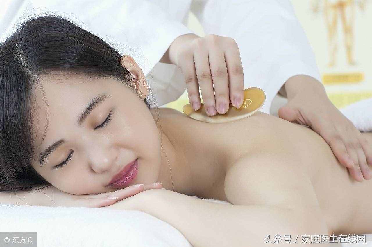 刮痧是保健良方，它這4個(gè)好處，試過都能深有體會(huì)