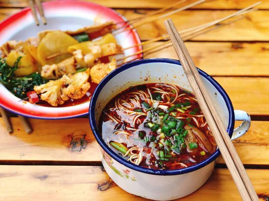 收藏！成都最火的18條美食街，再有人問(wèn)來(lái)成都吃什么，就甩給他！