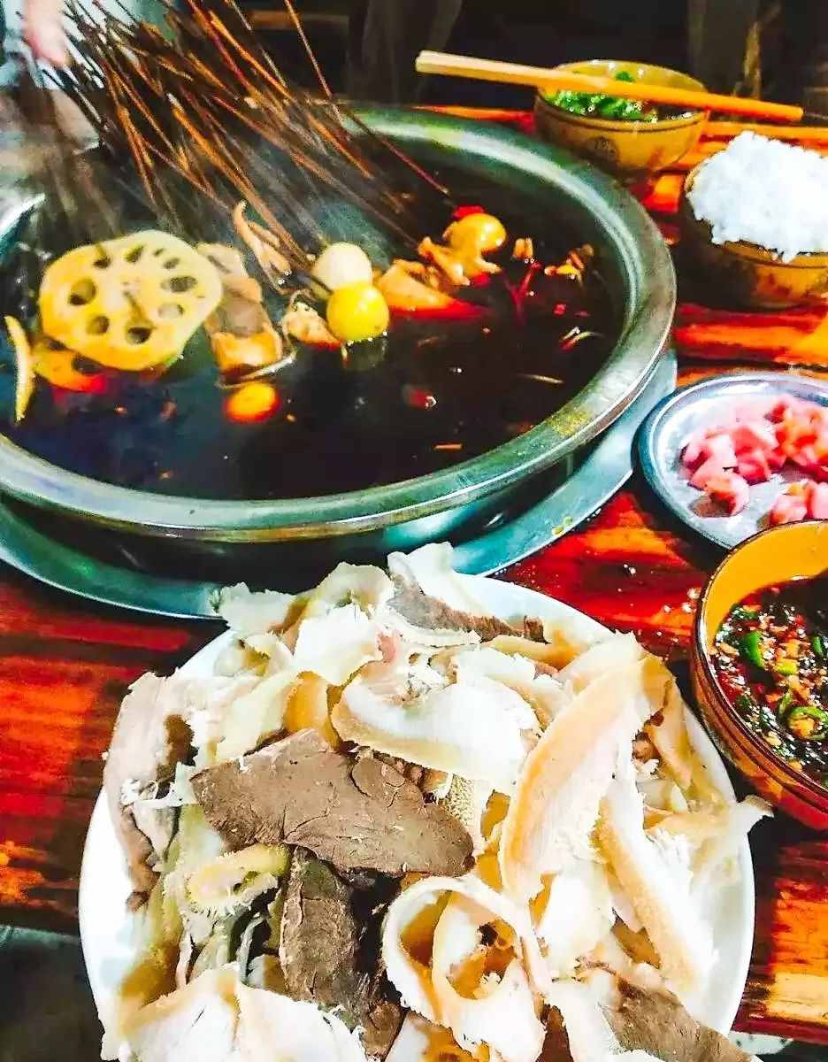 收藏！成都最火的18條美食街，再有人問(wèn)來(lái)成都吃什么，就甩給他！