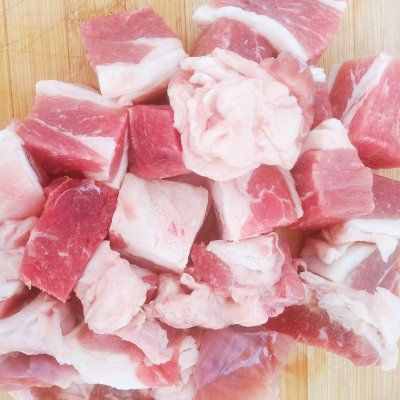 配著這盤內(nèi)蒙特色美食——稍美，米飯可以吃三大碗