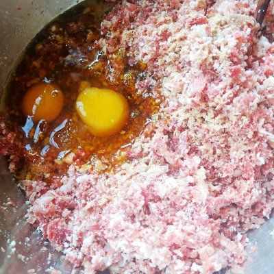 配著這盤內(nèi)蒙特色美食——稍美，米飯可以吃三大碗