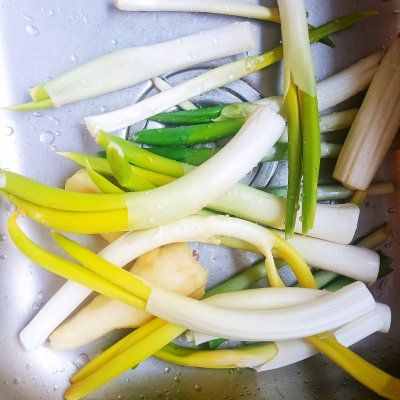 配著這盤內(nèi)蒙特色美食——稍美，米飯可以吃三大碗