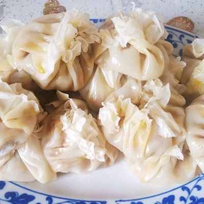 配著這盤內(nèi)蒙特色美食——稍美，米飯可以吃三大碗