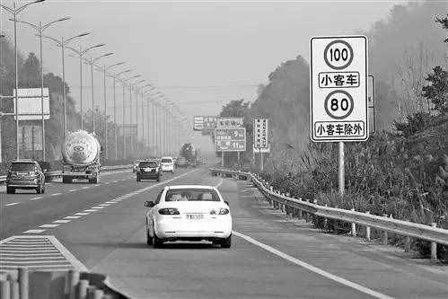你知道怎么查火車票余票嗎？春運(yùn)小助手來幫忙！