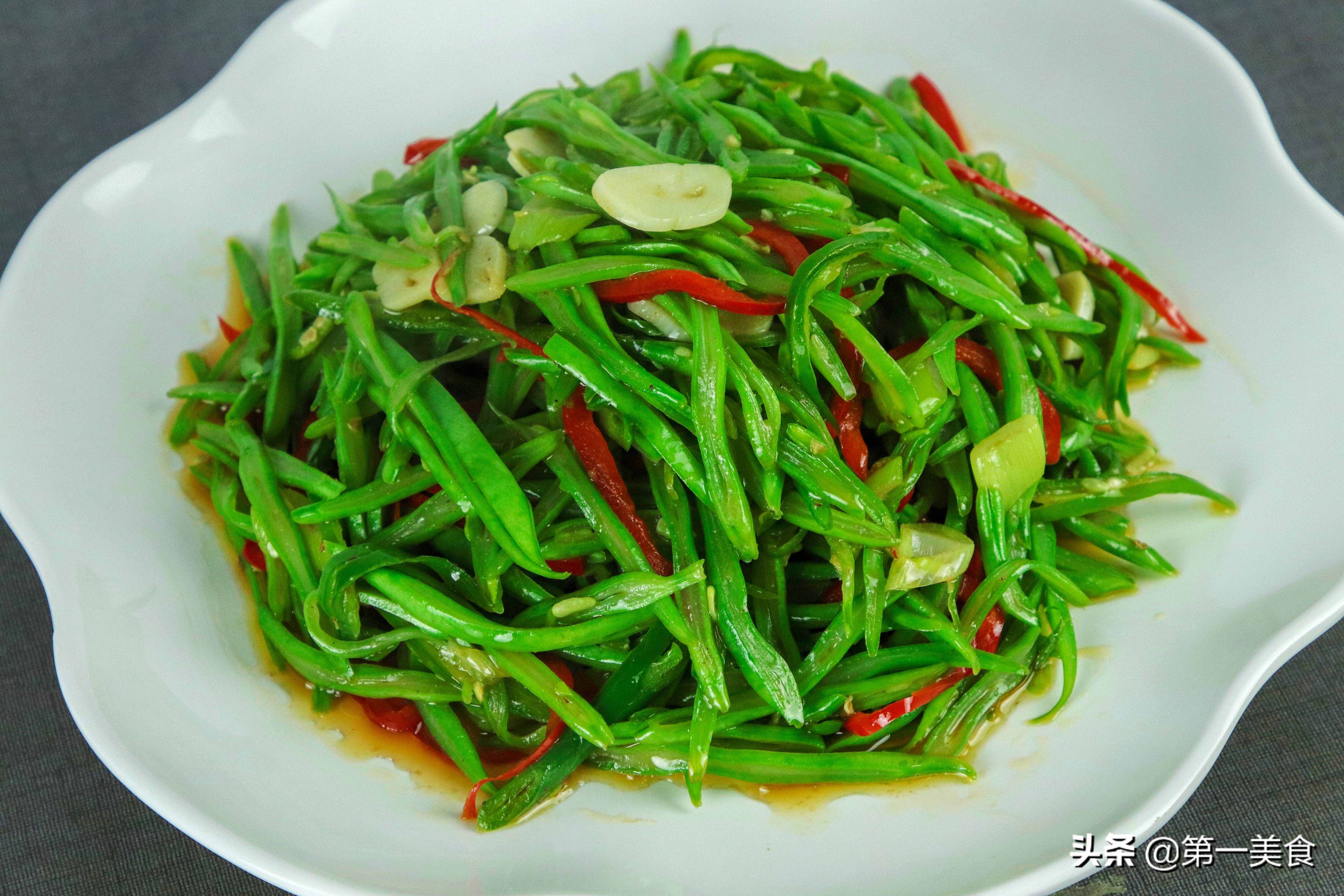 蕓豆的簡單家常做法，清脆不夾生香辣下飯，春天要多吃的素菜小炒