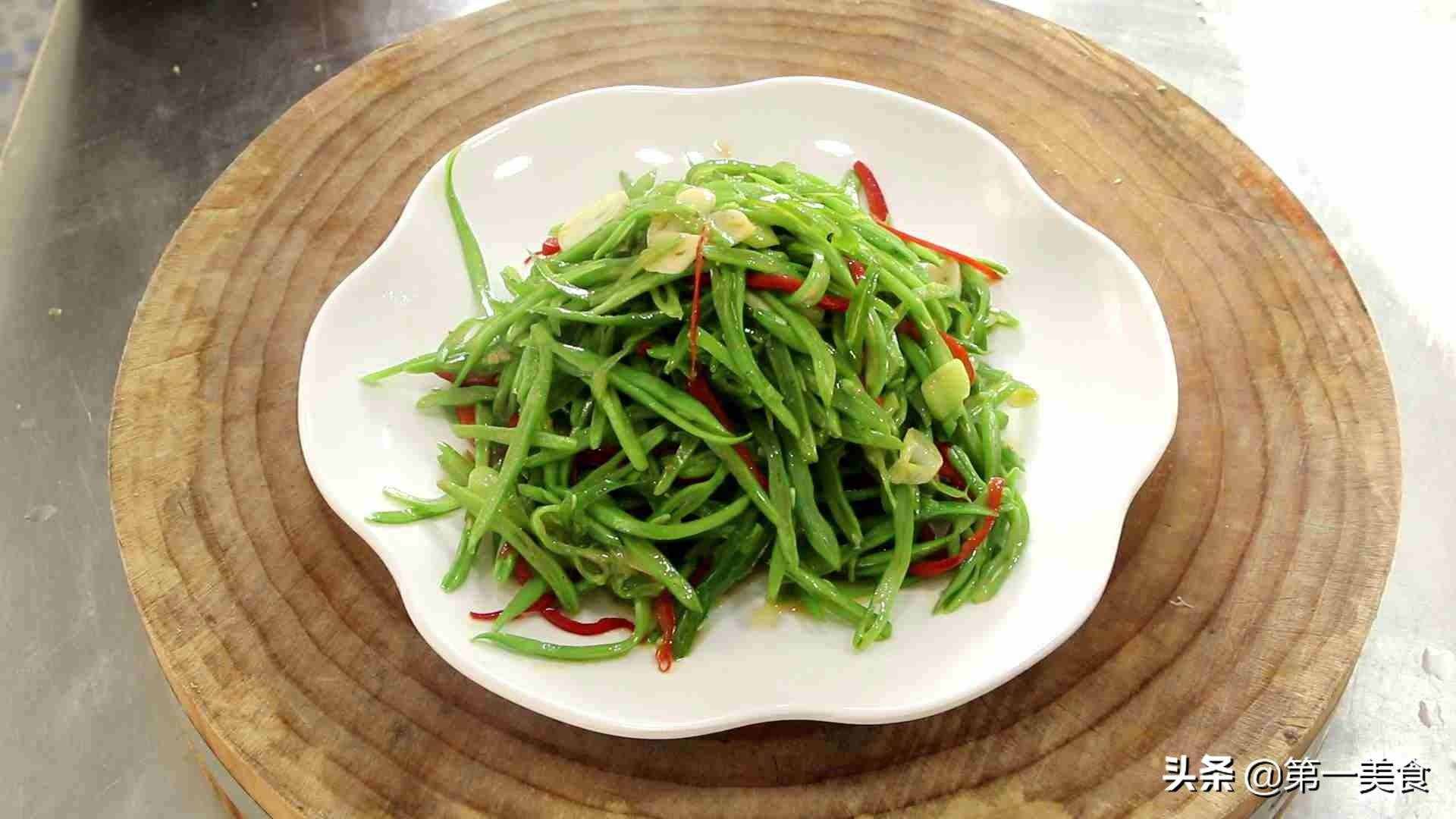 蕓豆的簡單家常做法，清脆不夾生香辣下飯，春天要多吃的素菜小炒