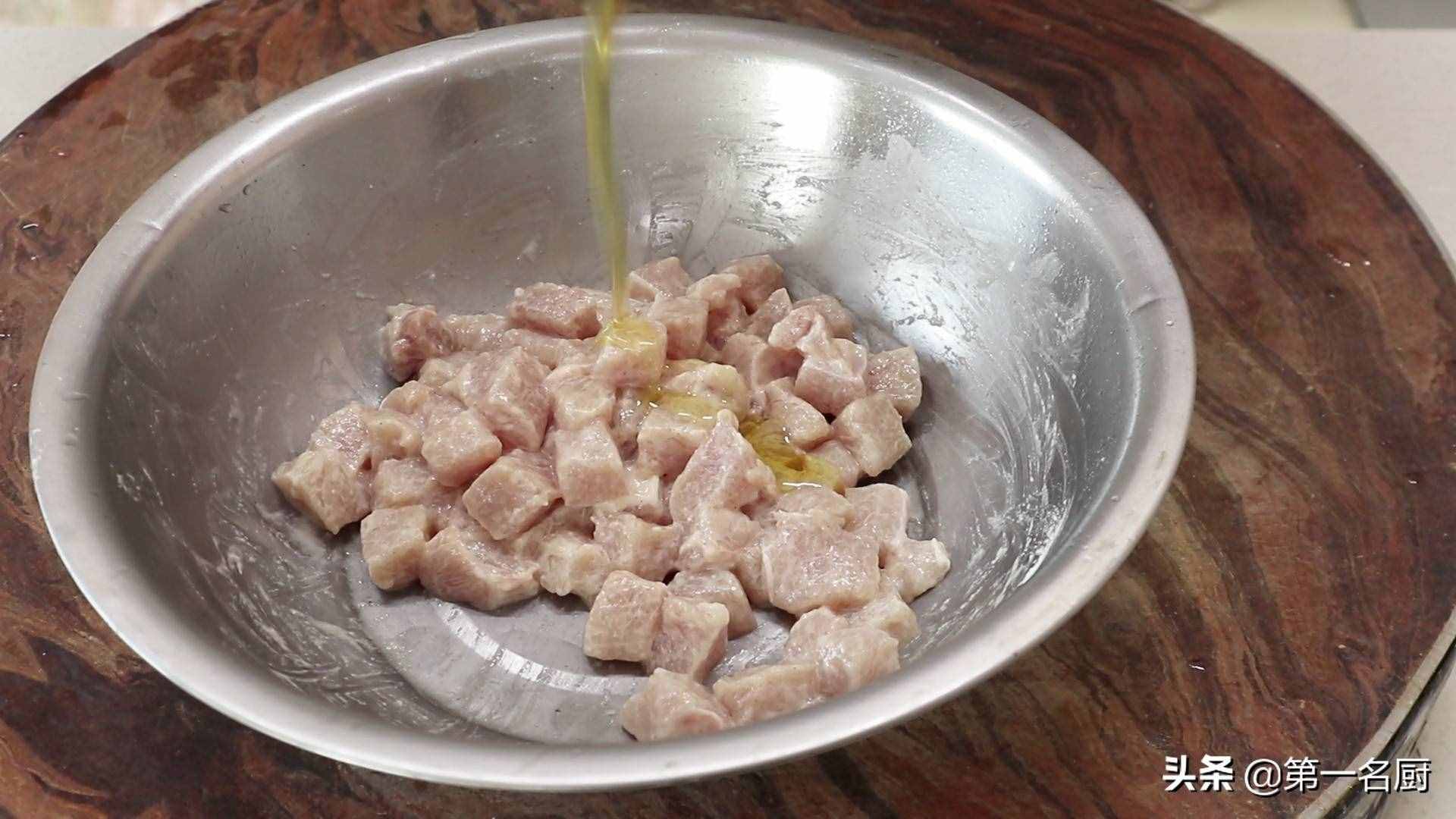 熘肉段的家常做法，詳細(xì)講解掛糊和調(diào)汁技巧，簡(jiǎn)單實(shí)用，先收藏了