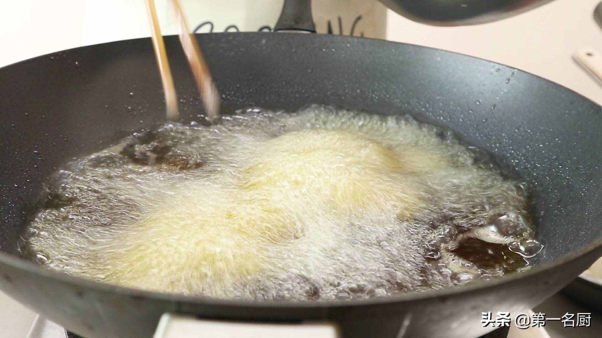 熘肉段的家常做法，詳細(xì)講解掛糊和調(diào)汁技巧，簡(jiǎn)單實(shí)用，先收藏了