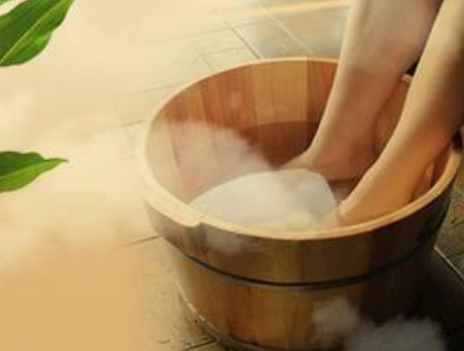 好用實(shí)惠的泡腳方都在這里了，簡(jiǎn)單治病，去失眠除腳氣