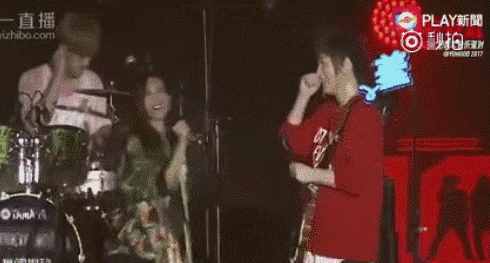 睡彭，逼婚信，與32個(gè)猛男曖昧，蔡依林的情史可不止周杰倫