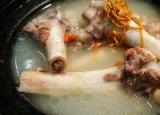 骨頭湯的做法（怎樣才能熬出奶白鮮美的骨頭湯）