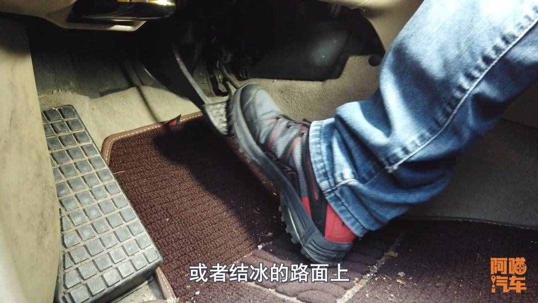 雪天安全行車八項原則，用好了關(guān)鍵時刻能保命，新手司機學(xué)學(xué)