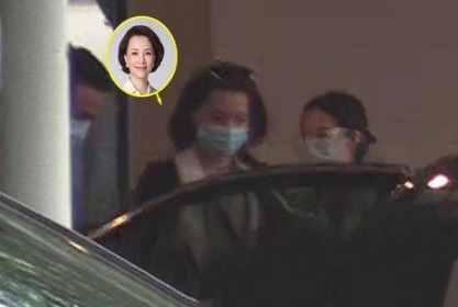 47歲董卿近照瘦太多，高腰褲勒出巴掌腰，長腿搶鏡比男嘉賓還高