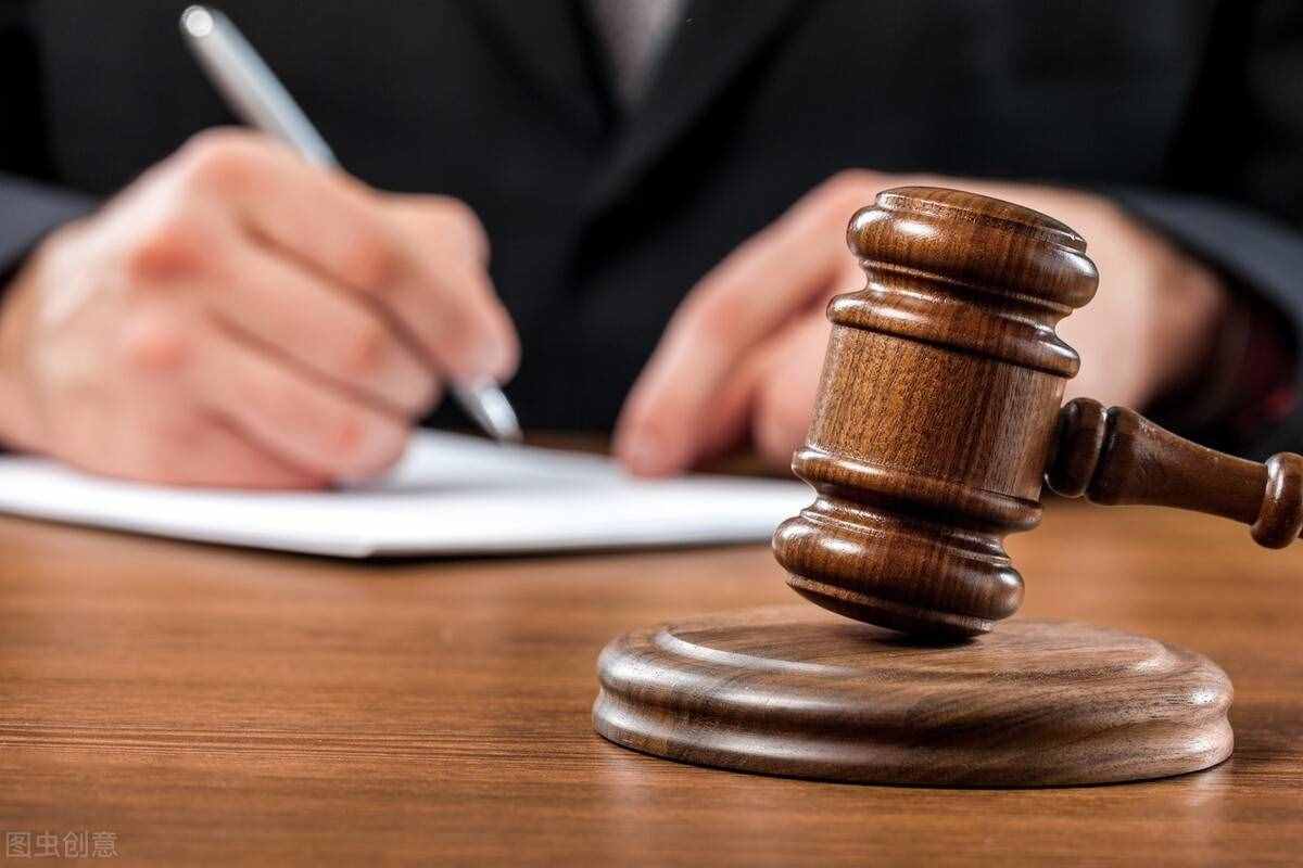 職場百科：考律師證要滿足什么條件？司法考試通過過嗎？