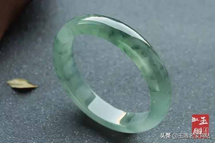 翡翠手鐲的鑒別指標(biāo)有哪些？如何分辨翡翠手鐲的好壞？