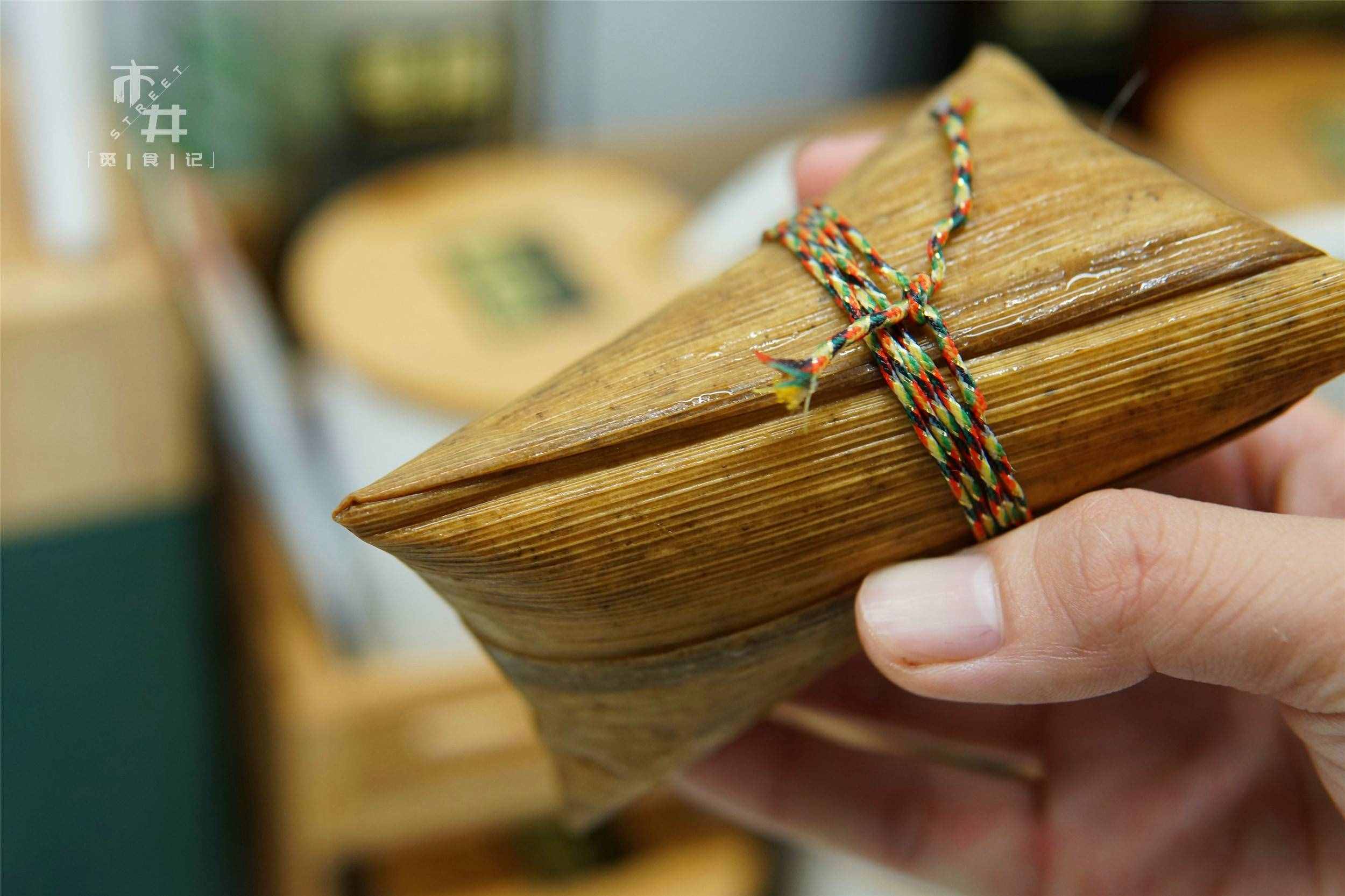 煮粽子時(shí)，用熱水還是冷水？教你正確煮法，粽子不夾生，軟糯好吃