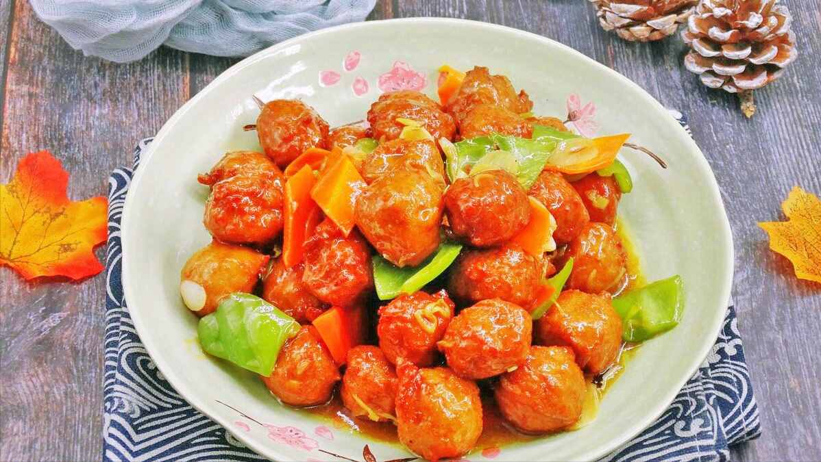 秋日進補多吃3紅3白，少吃2綠，降秋燥，忌寒涼，順應(yīng)時節(jié)身體棒