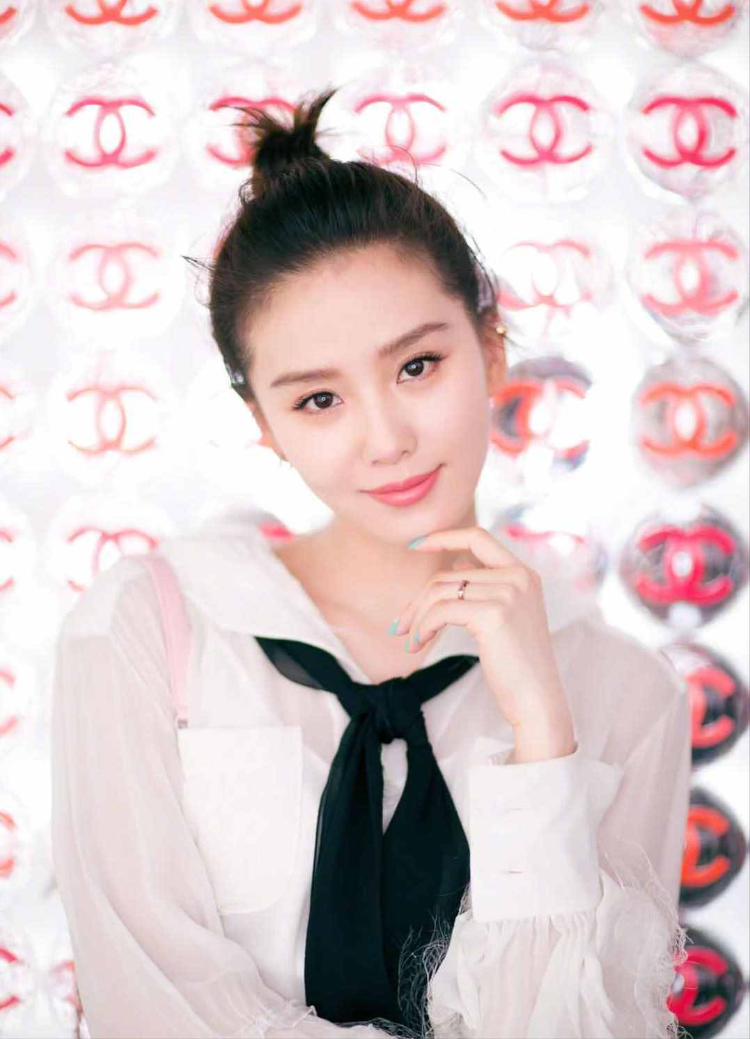 扎了這么多年的丸子頭，你真的扎對(duì)了嗎？這么扎丸子頭才好看